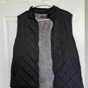 SHEIN Black Quilted Reversible Fleece-Lined Vest